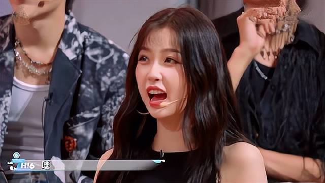 丁程鑫最强大脑！答题都不用思考，这操作把虞书欣看傻了