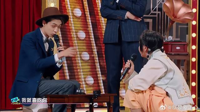 秦霄贤成队长嗨翻全场，女神都围着他转，美死了！