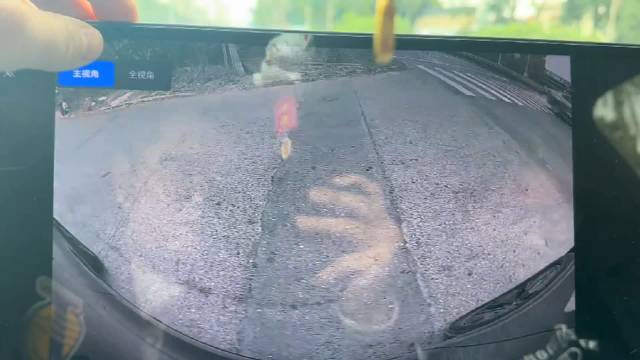 网友：电动车闯红灯，大货车还好逃过一劫！不超齐头车的含金量还在上升！