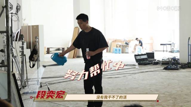 段奕宏窦骁片场抢活打闹，超感迷宫戏外高能