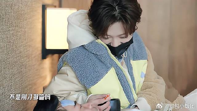 鹿晗亲手给陈赫喂药，陈赫说了句话，瞬间逗笑所有人丨五哈