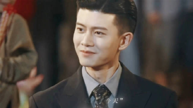 任嘉伦央视唱跳舞台演绎何贤智取印钞纸