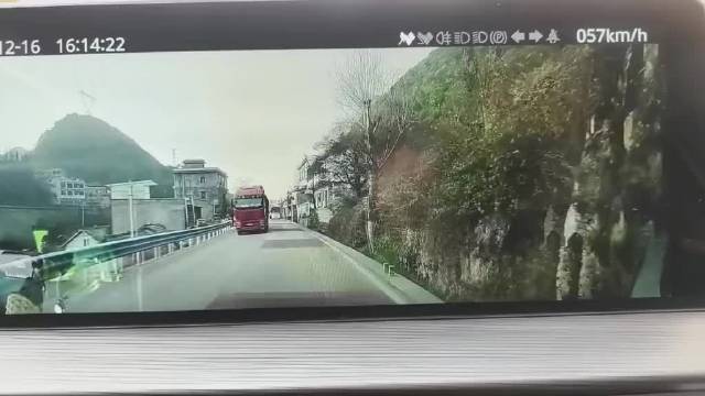 教科书：停车，多看后视镜，后方货车来车根本刹不住