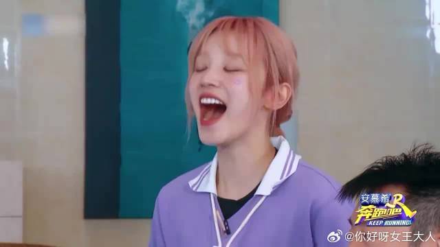 张真源白鹿魏大勋默契值拉满，聊歌手，同步想到一首歌