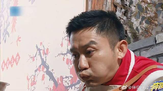 生火太难了，李晨费力九牛二虎之力，才把火生好！