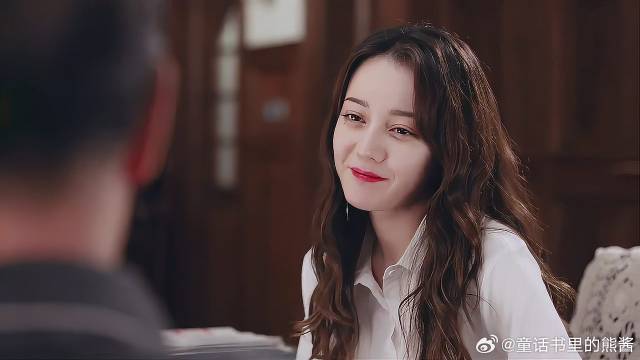 幸福：黄景瑜和迪丽热巴门前壁咚互换，深情对视，太甜了