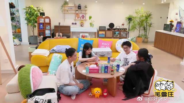 女明星私下都聊这些？李雪琴爆料田曦薇，跟戚薇聊天记录