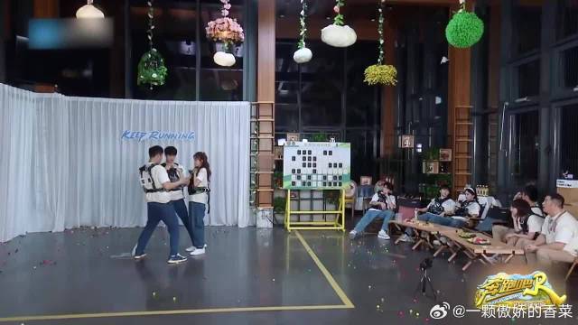 太有节目效果了，李晨用嘴接球白鹿魏大勋不忍直视，绝了