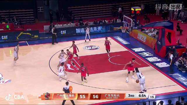 大屁股萨林杰用上了神的武器军训徐昕