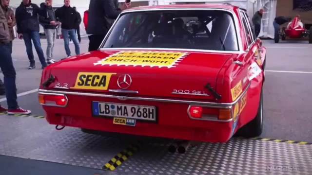 1971年的老款奔驰赛车，复古又帅气，确实好亮眼呀！