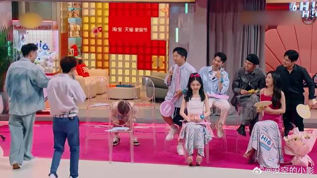 娜扎许魏洲甜蜜组CP！两人亲密互动，丁程鑫却气得摔东西