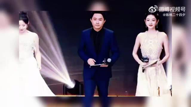 庞铮星光大赏主持多次失误，冷落贺峻霖漏提鞠婧祎