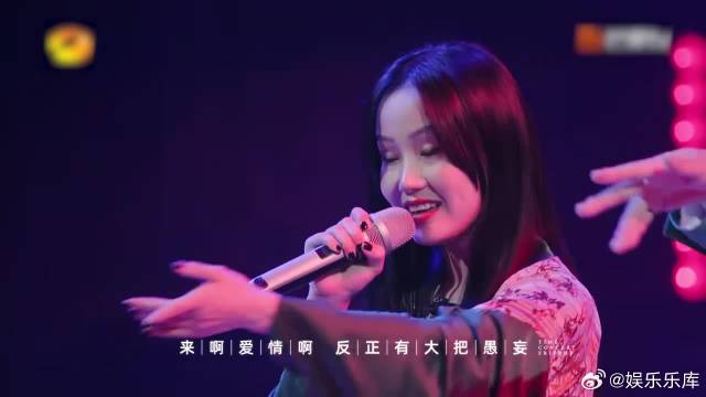 黄玲梁龙唱嗨了！神级合唱《痒》，张杰跟着合唱