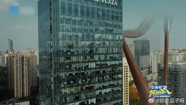 恐怖氛围李晨还吓人，白鹿吓得尖叫，下秒气的一拳锤过去