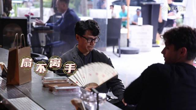 段奕宏片场持风扇降温，超感迷宫今晚收官