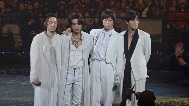 周杰伦点赞阿信摔伤后调侃集全F3吻