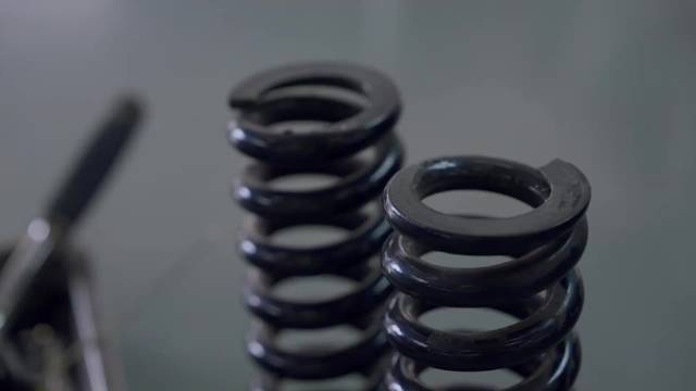 王一博重启驾驶模式练车视频曝光