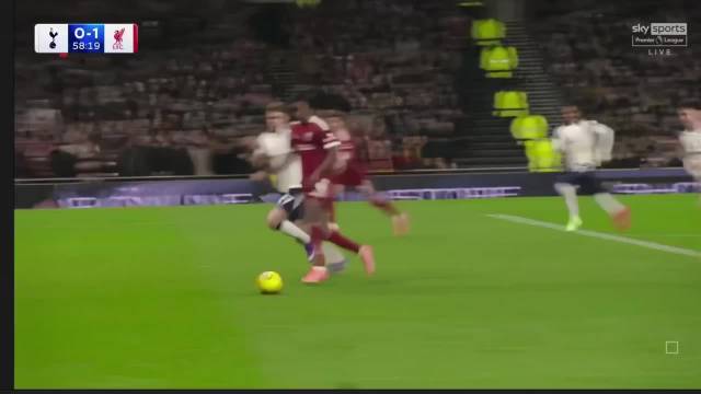 利物浦官方确认伊萨克腓骨骨折术后伤缺数月