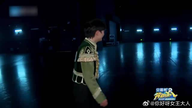 白鹿的任务太奇葩了，下秒惊现超大话筒，笑死人不偿命