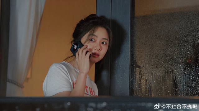 初阳睡着，归晓去阳台接电话，路炎晨送惊喜：抬头往前看