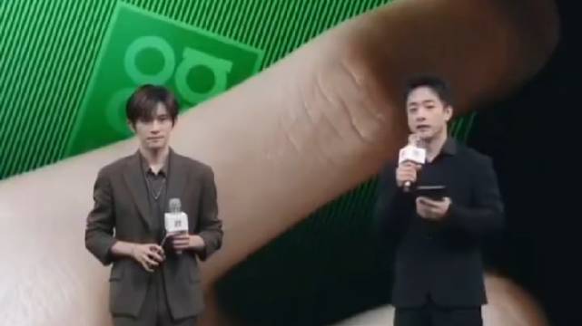 易烊千玺金鸡奖杯存公司展柜，25岁成最年轻影帝