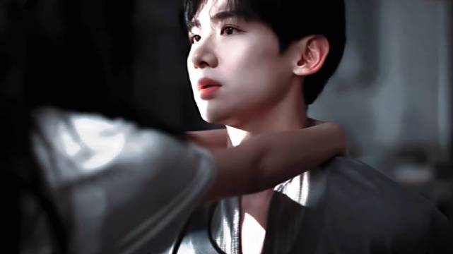 白敬亭跨年演绎桑延纯情拉扯获赞