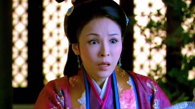 龙王敖广夜闯李靖府中不料却被哪吒变成了一条小狗！