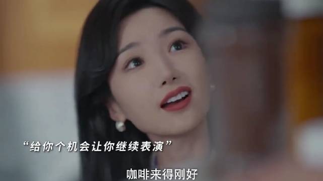 面对暗恋的她，千言万语都堵在喉咙，连呼吸都乱了节拍