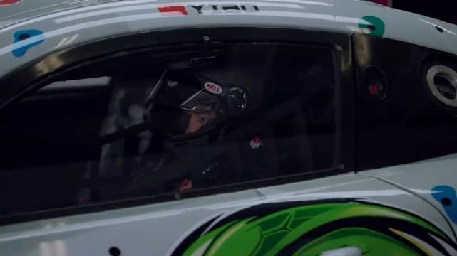 王一博测试梅赛德斯AMG GT3 Evo新车