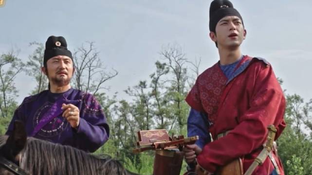 哈哈哈哈哈哈，蒋长扬这贱兮兮的样子真是可爱死了，把何惟芳都弄懵了