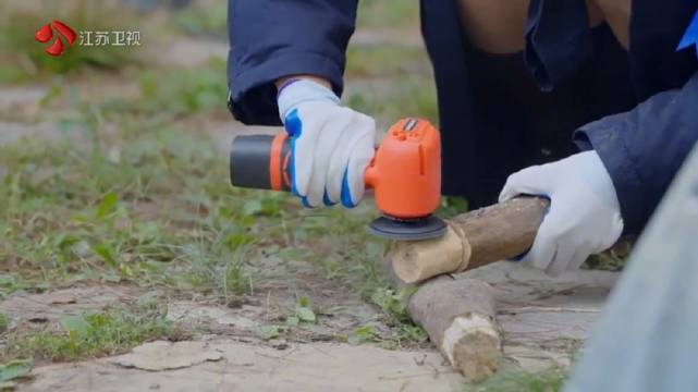 杨超越展现匠人天赋，打磨组装行云流水