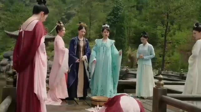 长相思2：小夭随手扔掉鱼丹红，防风意映傻眼，是自己送给篌的