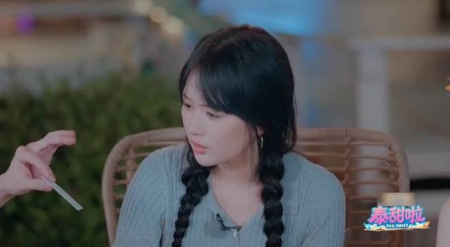 Mike夸虞书欣的词汇量：好漂亮+好可爱+疯狂点头