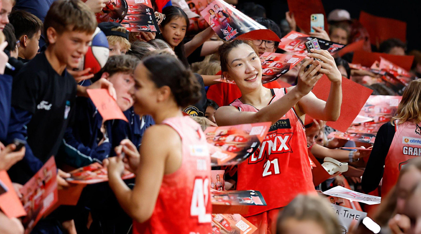 韩旭11分8板4帽助山猫5连胜，正负值+22全队第二