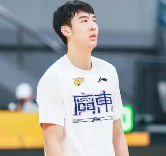 从CBA到村赛，张明池转型“野球”舒适圈，年薪百万背后折射出职业篮球怎样的现实？