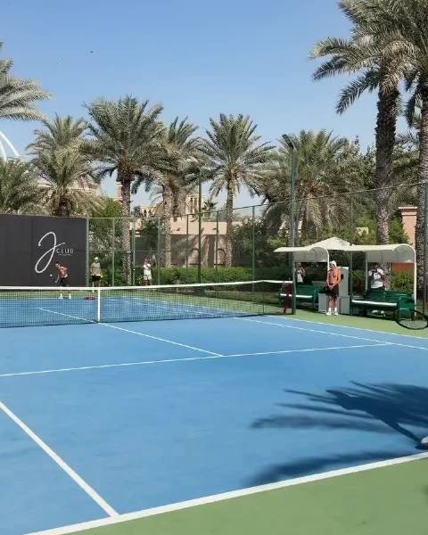 阳光、汗水和胜利的笑容，这就是网球的魅力！