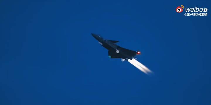 王一博主演长空之王致敬试飞员,隐形战斗机横空出世