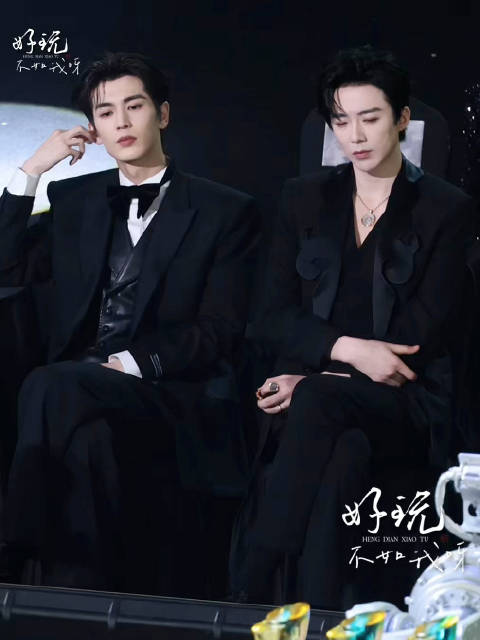 对，就你们俩，演吸血鬼公爵给我看