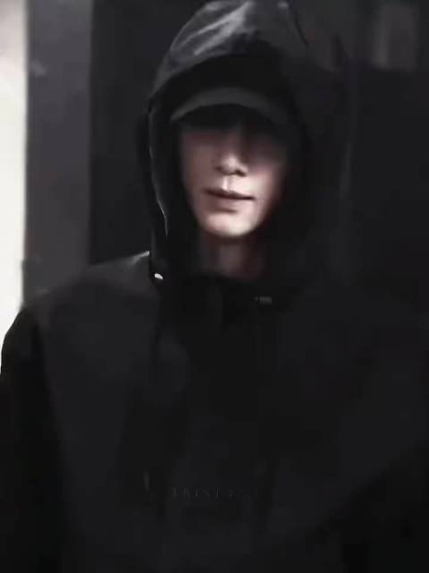 罗云熙《剥茧》饰法医齐思哲，解剖追凶文武双全