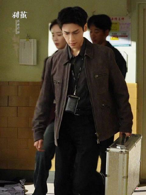 《剥茧》双端预约量破50万，河城警队铁三角反差萌引期待