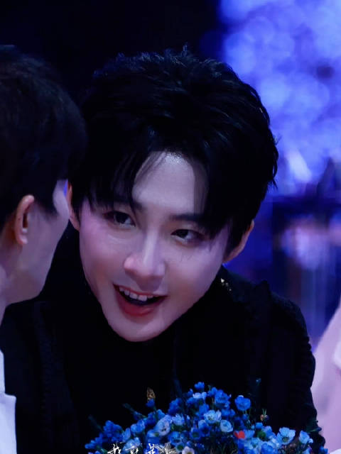 刘宇宁与粉丝互动引期待，北京卫视跨年演唱会受关注