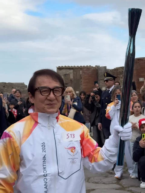 成龙担任2026米兰冬奥会庞贝古城火炬手