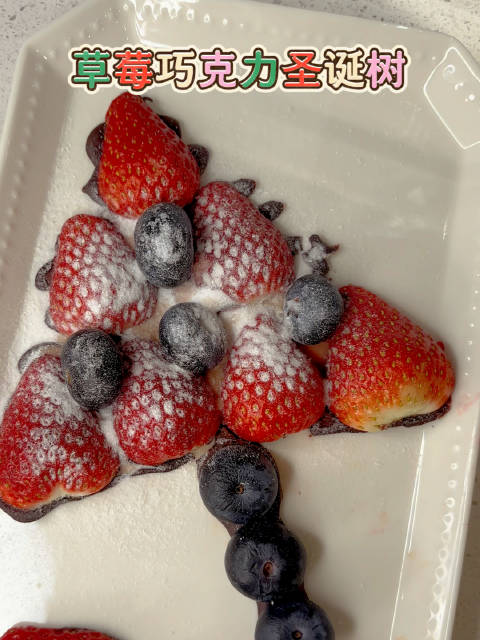 草莓巧克力圣诞树甜品走红，肖战刘亦菲代言德芙品牌