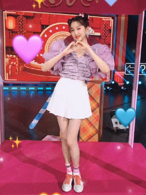 关晓彤发文暗示与严晓丹将重逢