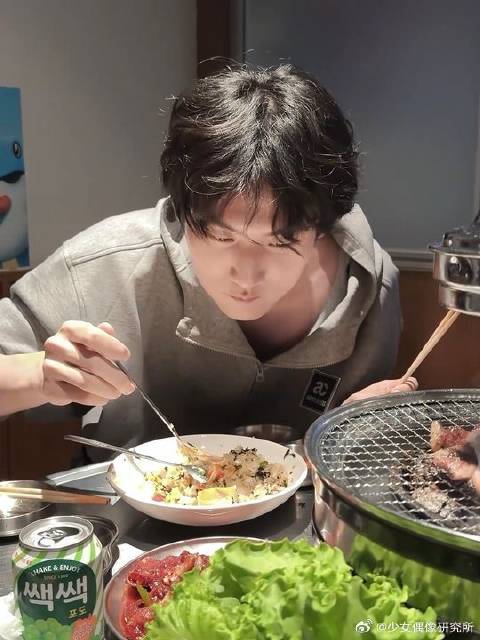 今天跟霸总周柯宇吃饭，戏精演起来了