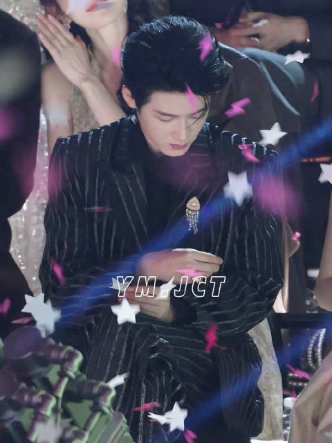 被彩带攻击的忙碌：我感觉我的脑袋乱乱的