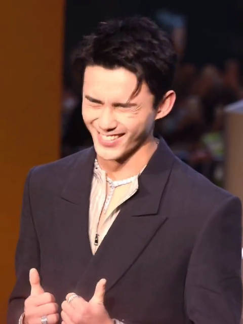 听到草原猛男害羞笑