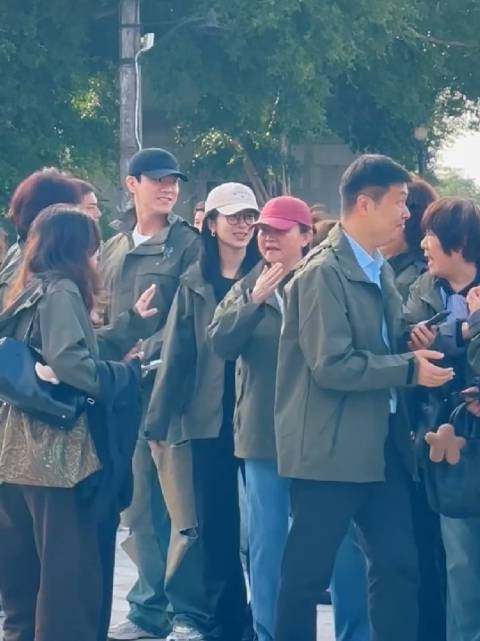 终于看到了清晰的开机小紫 好瘦好美好小的脸