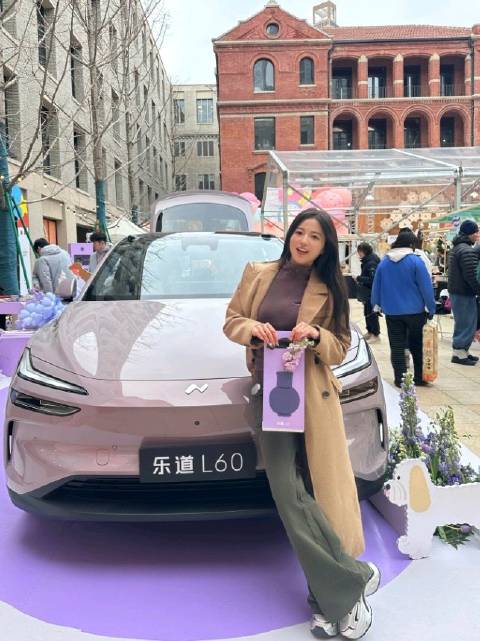 上海圣诞市集乐道L60紫罗兰引关注