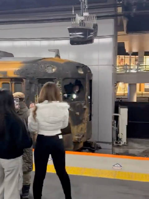 日本特急列车与轿车相撞致1死，580名乘客无恙